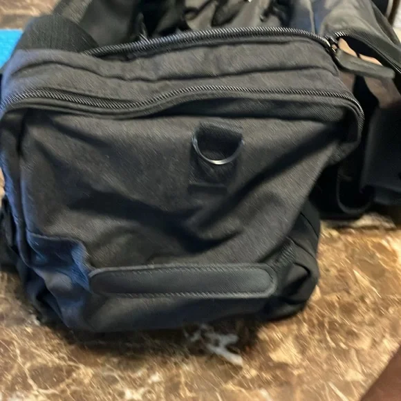 NWT Duffle/overnight bag. - Picture 4 of 5